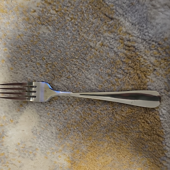 Amazon Basic Silverware Set - Picture 4 of 12